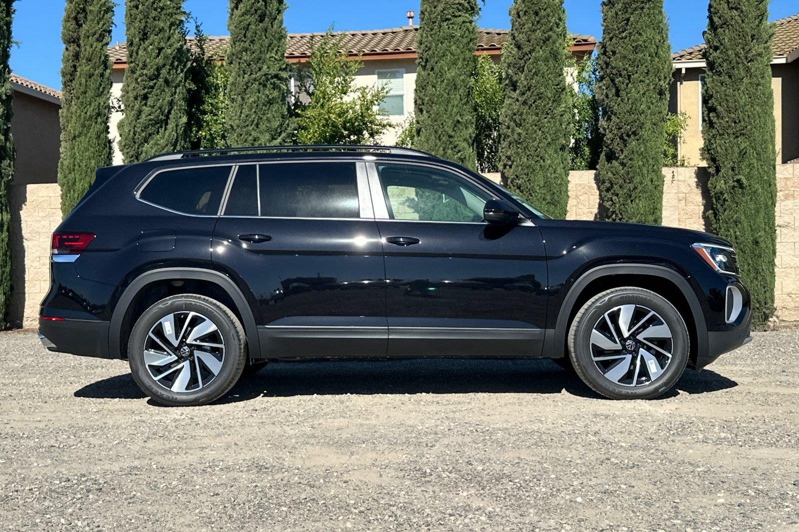 New 2026 Deep Black Pearl Volkswagen 2.0T SE w/Technology image 2