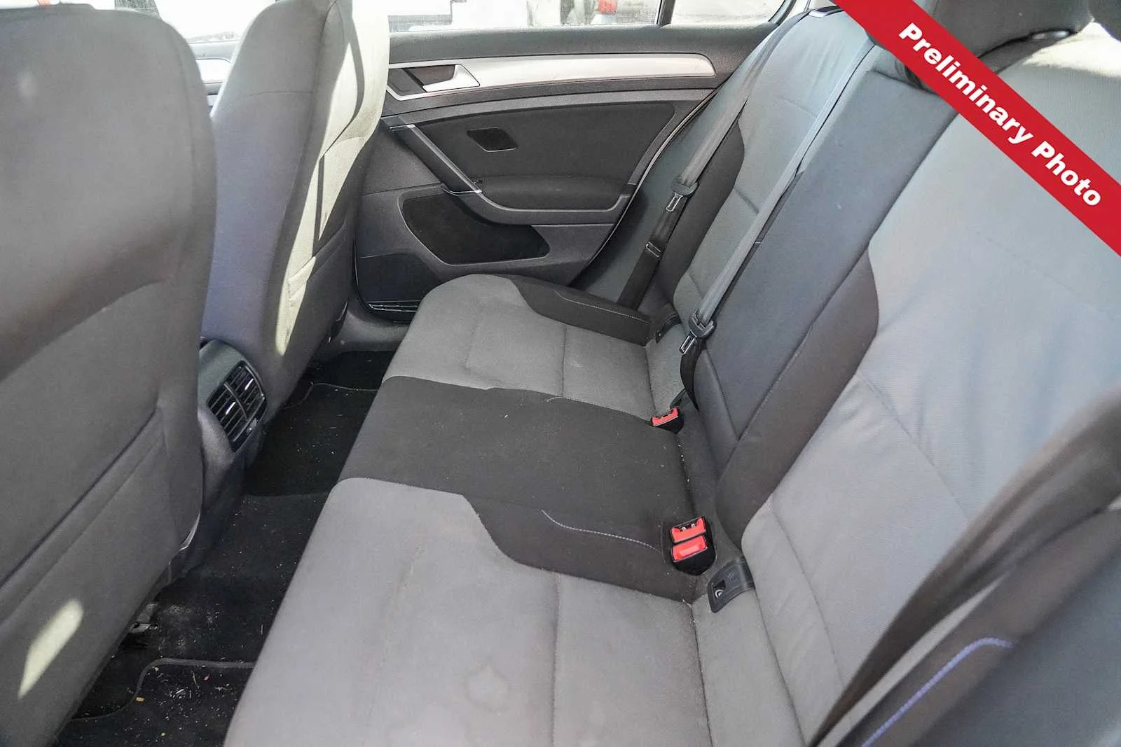 Used 2016 White Volkswagen SE image 15