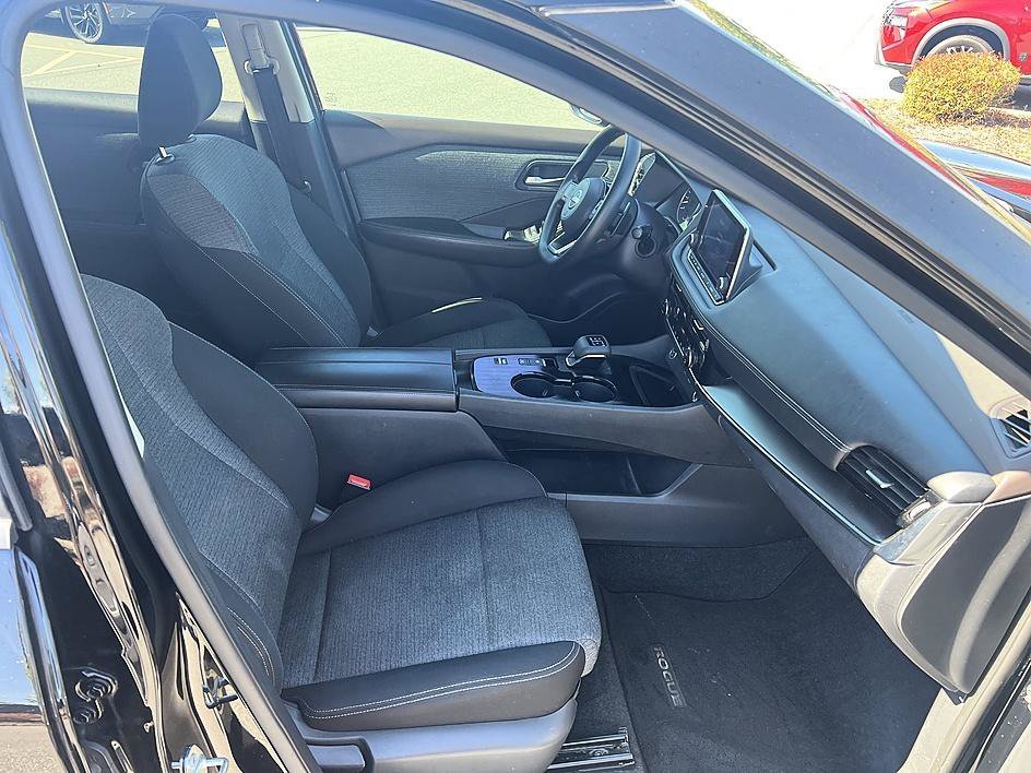 Used 2022 Super Black Nissan SV image 17