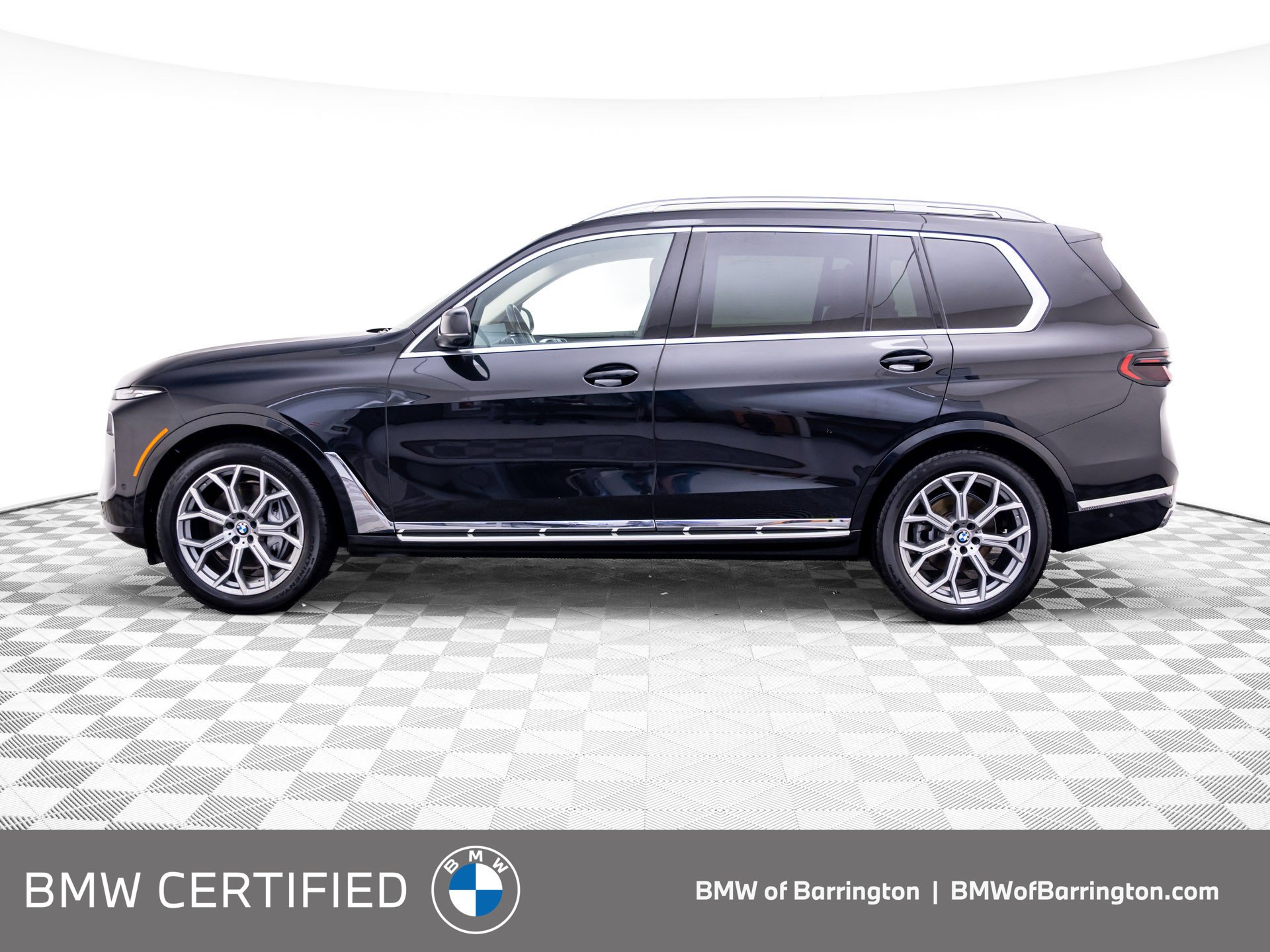 Used 2025 Black Sapphire Metallic BMW xDrive40i image 2