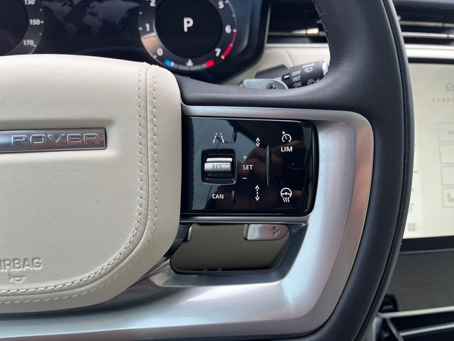 Used 2025 White Land Rover SE image 23