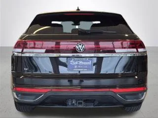 Used 2025 Black Volkswagen 2.0T SE w/Technology image 7