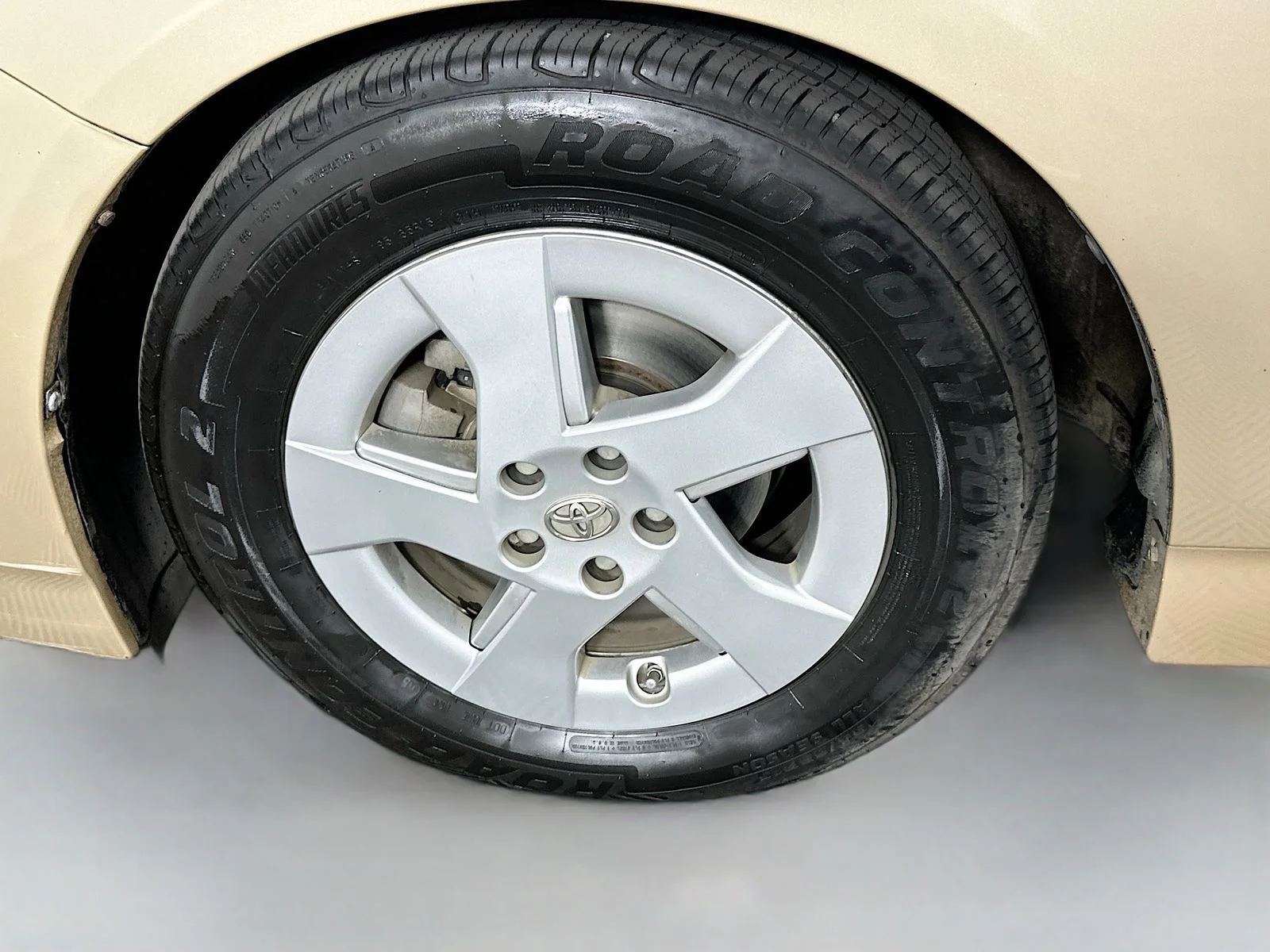 Used 2010 Gold Toyota IV image 30