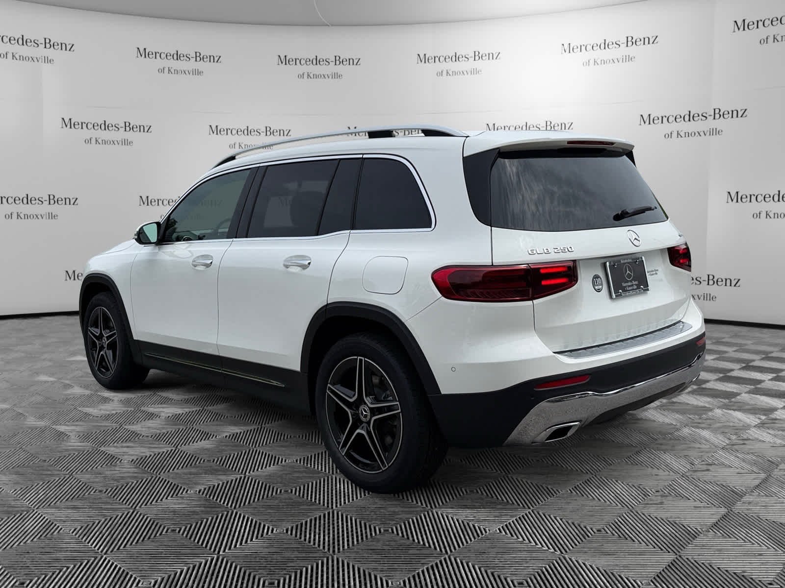 New 2026 Polar White Mercedes-Benz GLB 250 image 3