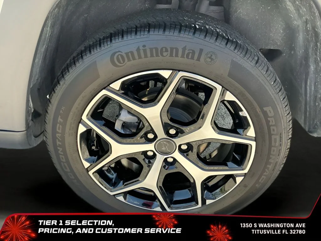 Used 2025 Silver Jeep Limited image 37