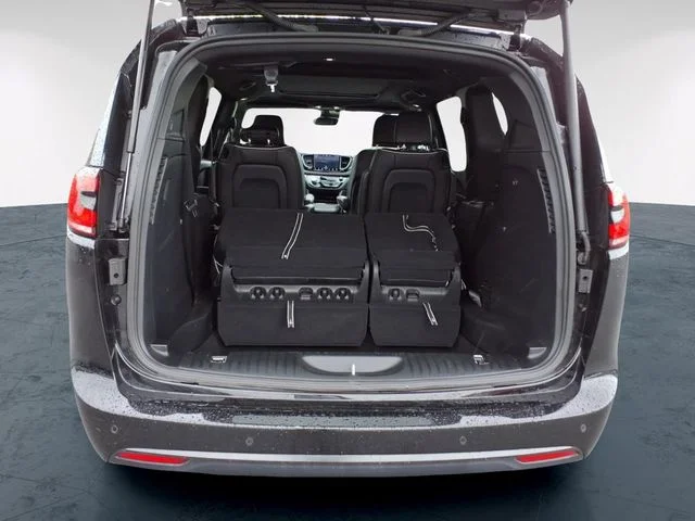 Used 2025 Black Chrysler Limited image 11