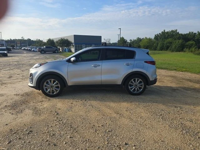 Used 2022 Silver Kia Nightfall image 4