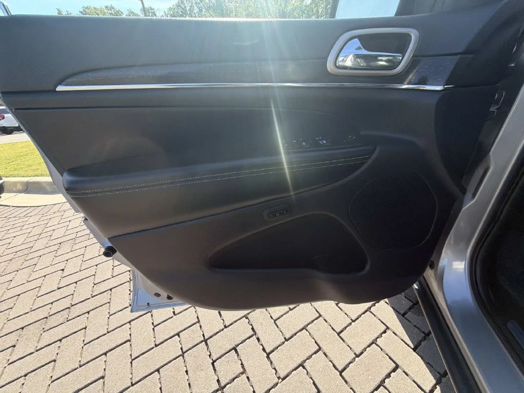 Used 2016 Silver Jeep Limited image 14