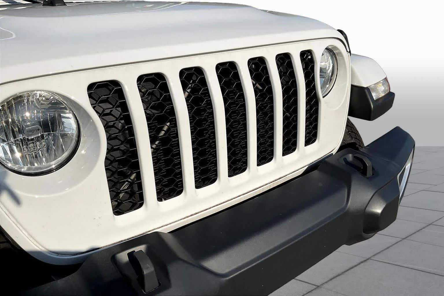 Used 2023 Bright White Clearcoat Jeep Sport S image 29