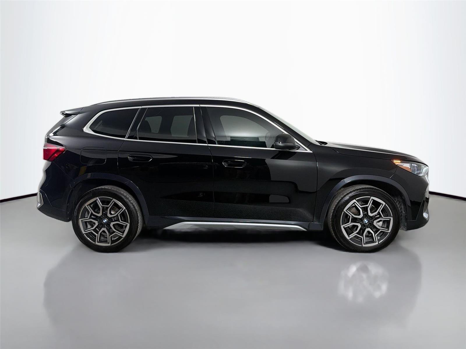 Used 2026 Jet Black BMW xDrive28i image 4