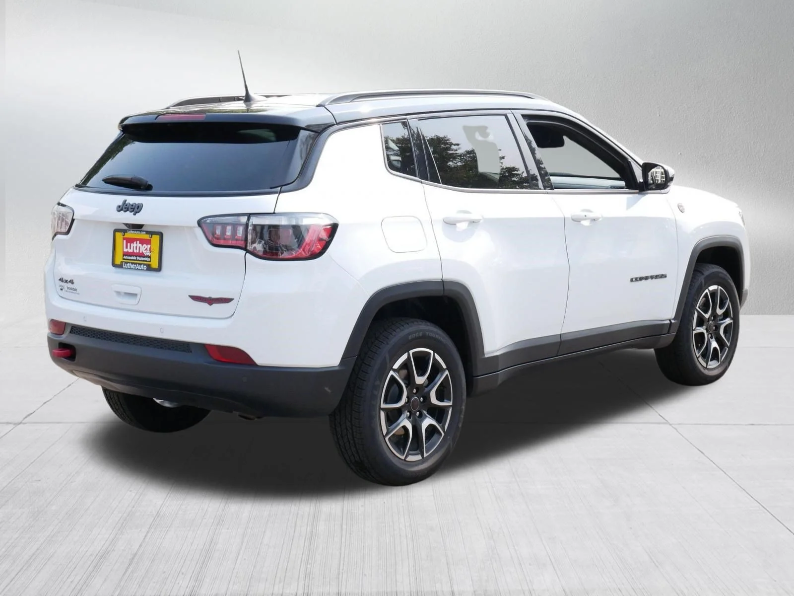 Used 2025 Bright White Clearcoat Jeep Trailhawk image 7