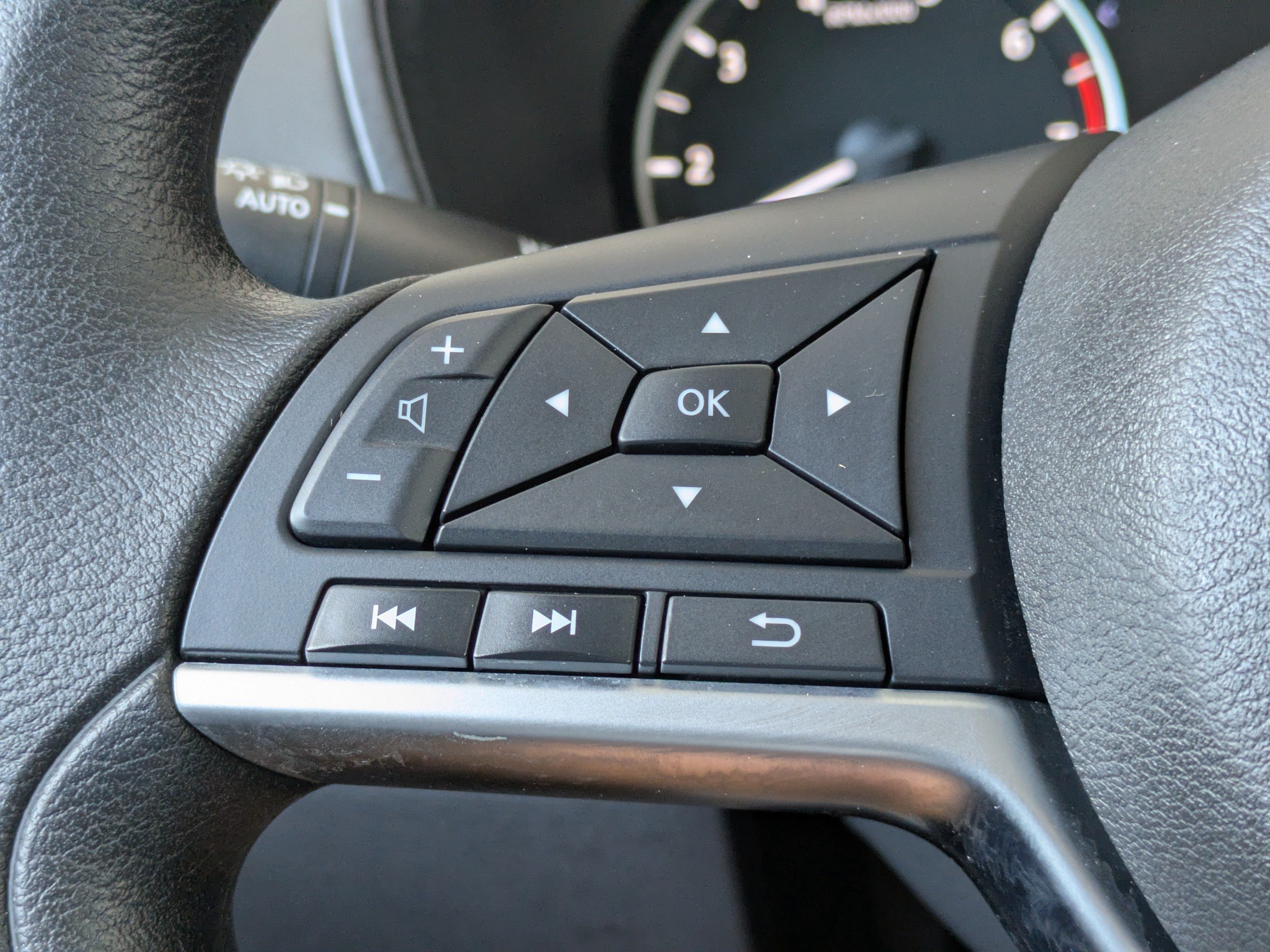 Used 2022 Super Black Nissan 2.5 SV image 24