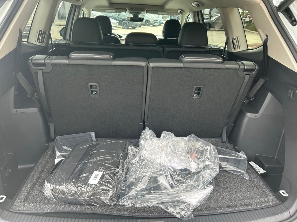 New 2026 White/off-white Volkswagen SE w/Technology image 38
