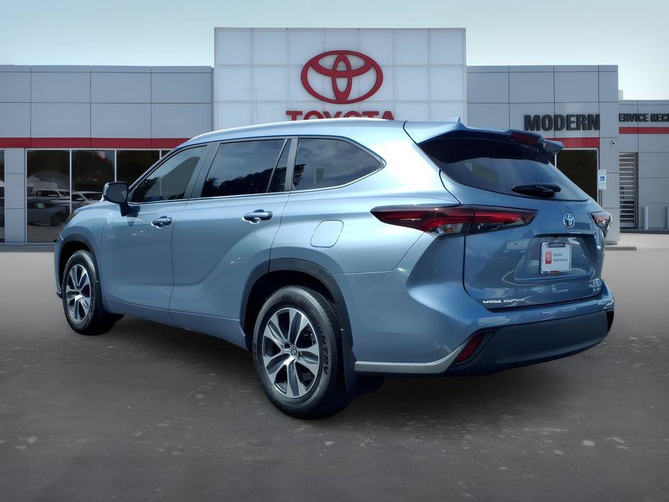Used 2024 Moon Dust Toyota LE image 3
