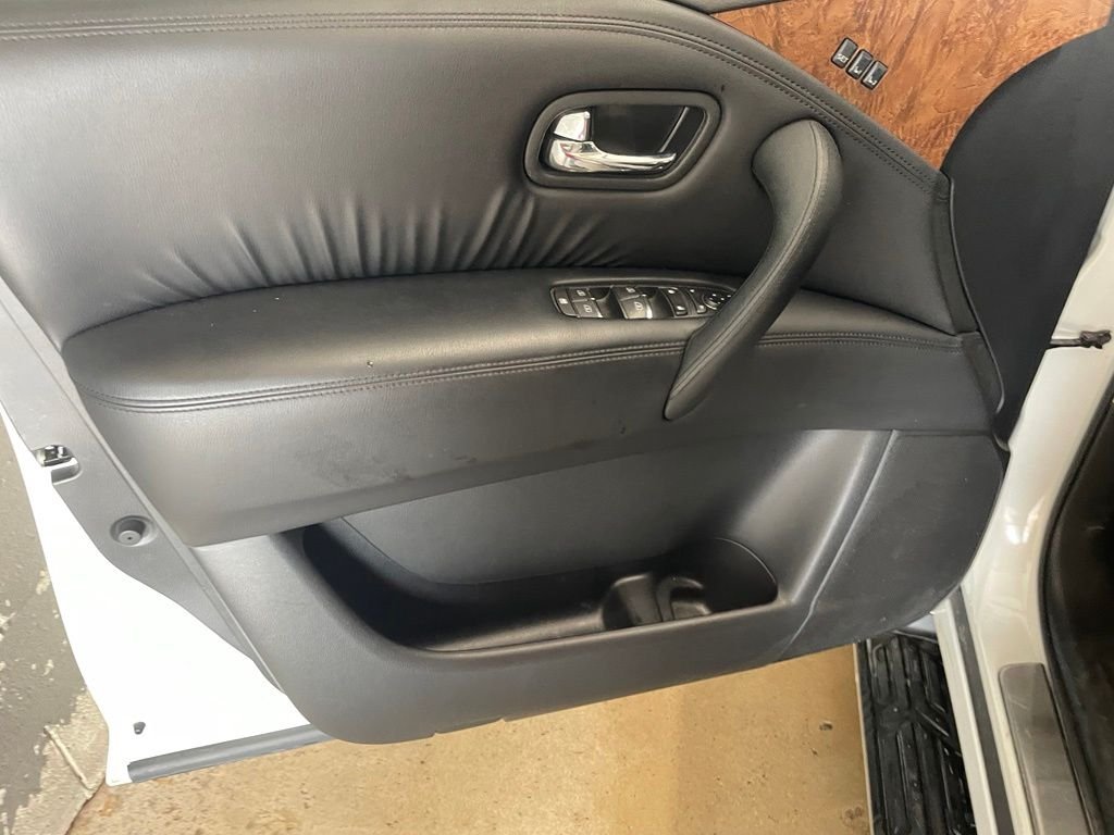 Used 2023 White Nissan SL image 9