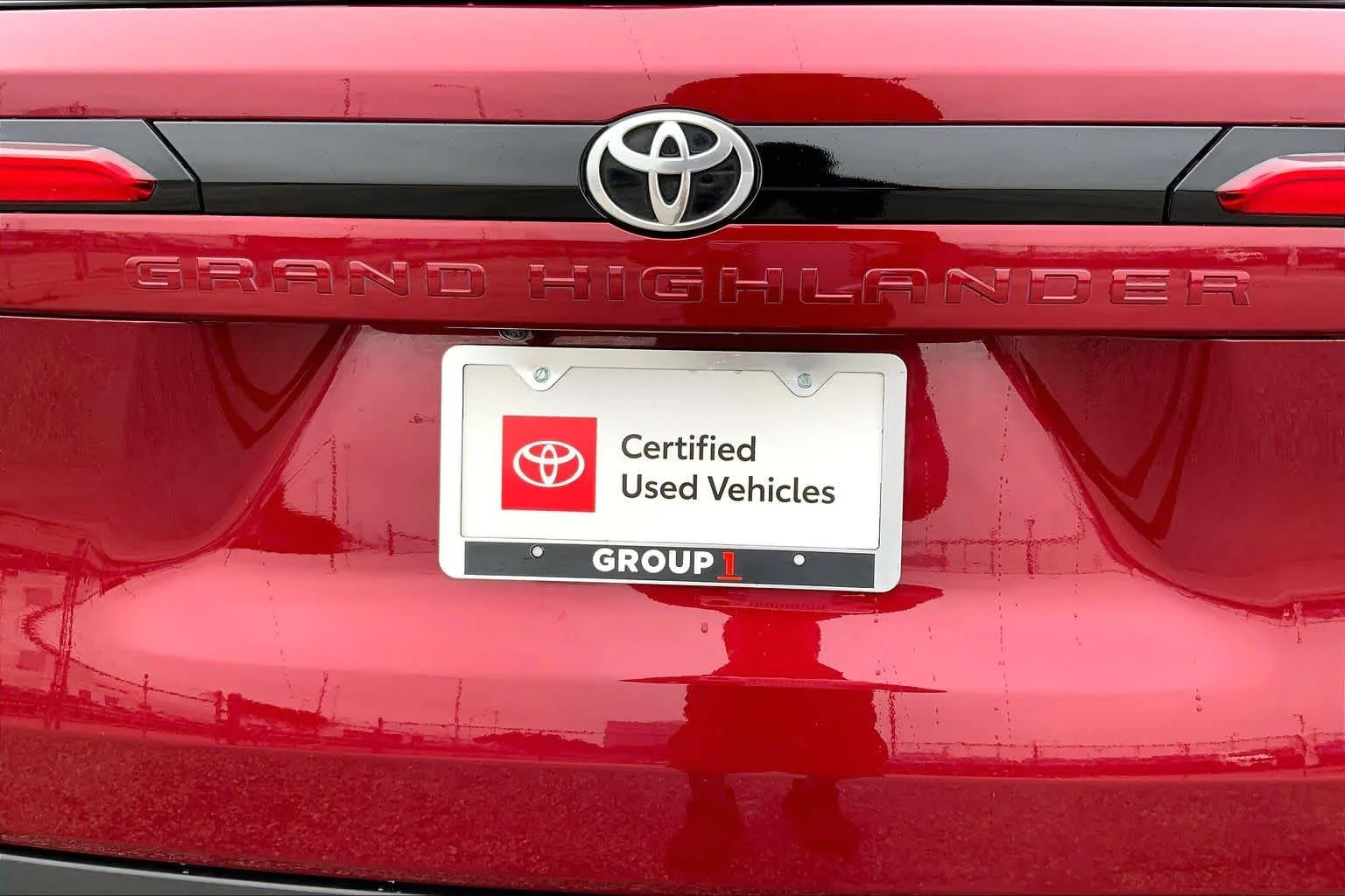 Used 2024 Ruby Flare Pearl Toyota XLE image 10