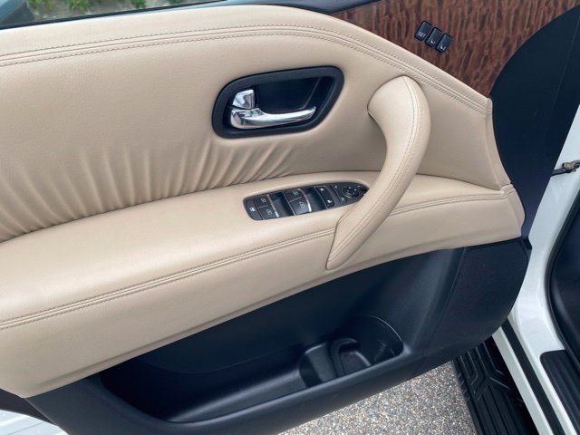Used 2020 Pearl White Nissan SL image 10