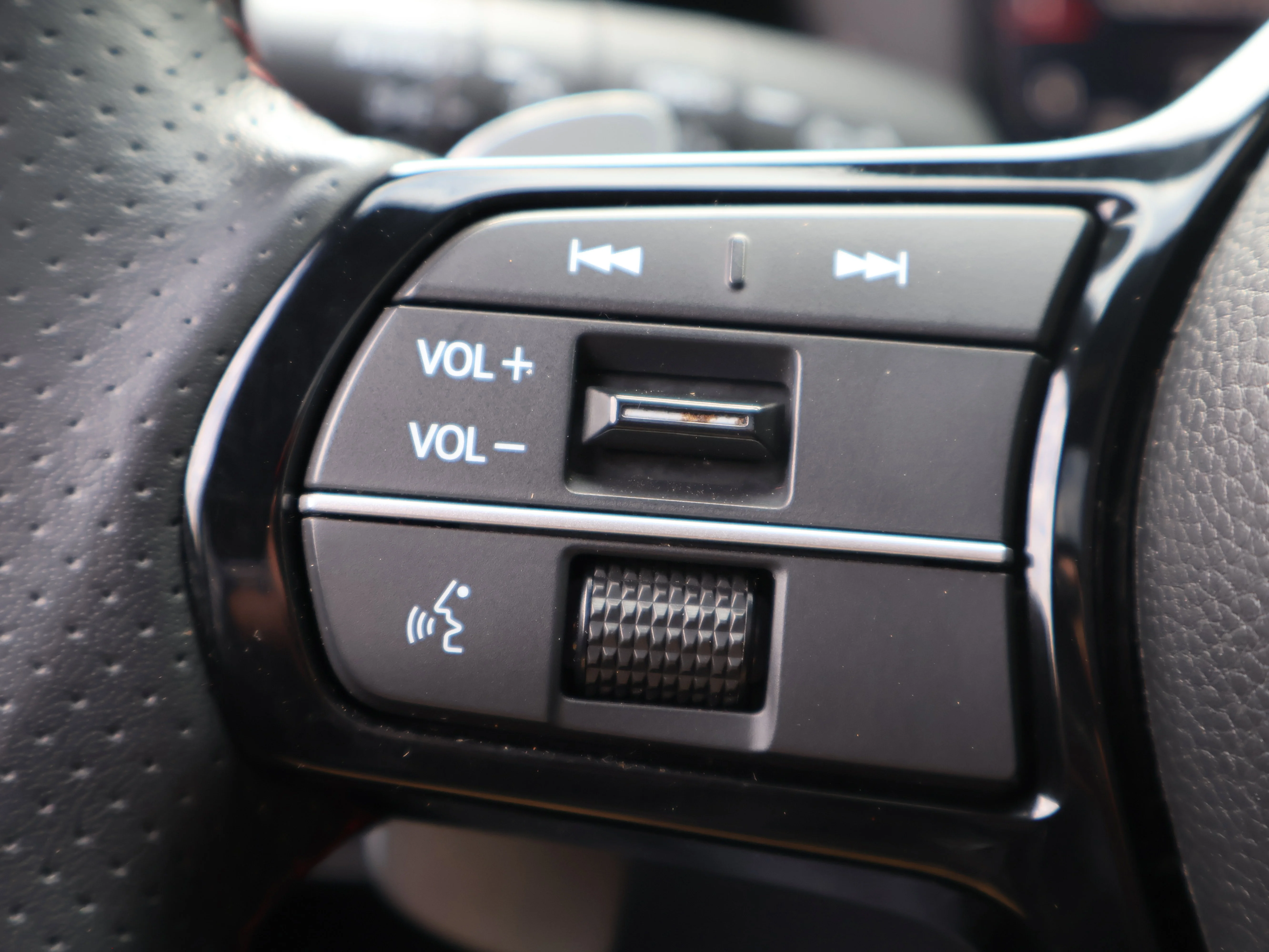 Used 2025 Platinum White Pearl Acura w/A-Spec Package image 33
