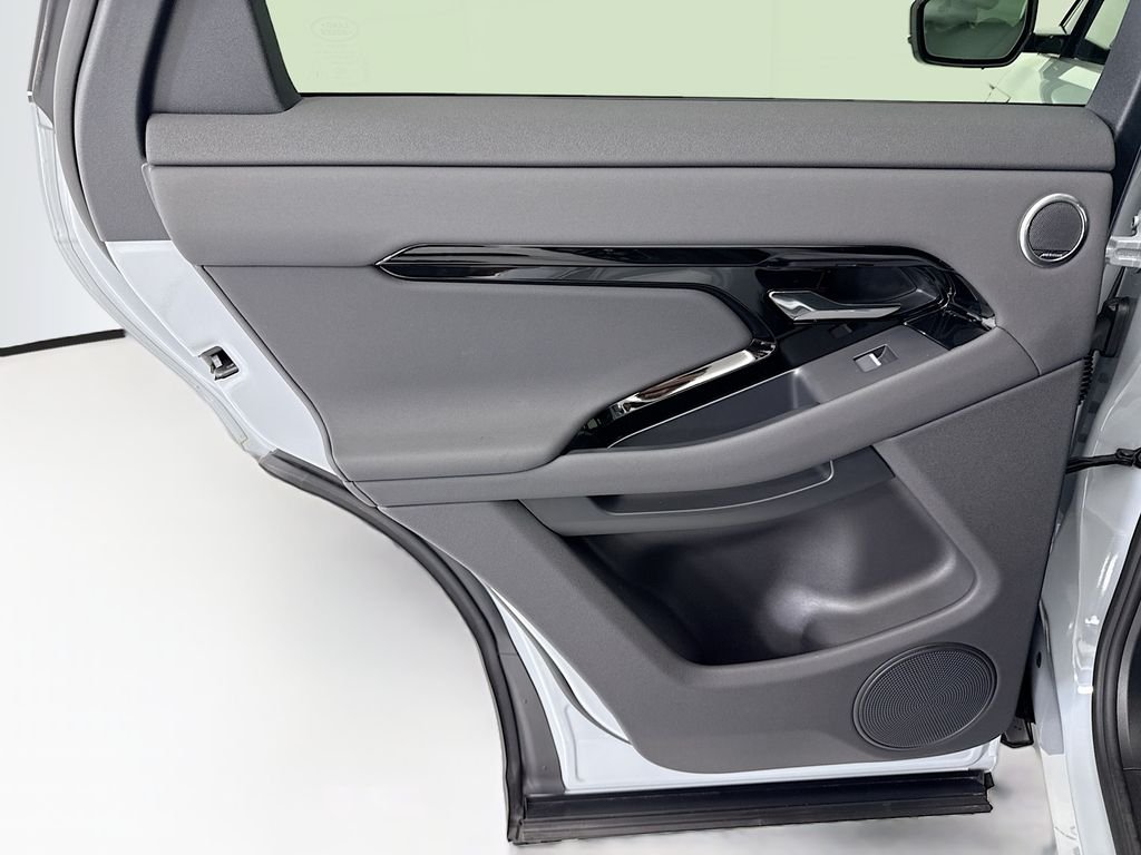 New 2026 Arroios Grey Metallic Land Rover S image 26