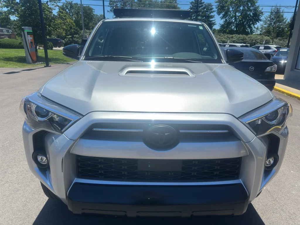 Used 2021 Classic Silver Metallic Toyota Venture image 5