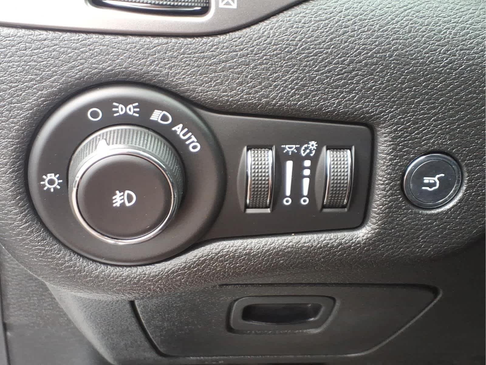 Used 2019 Bright White Clearcoat Jeep Limited image 21