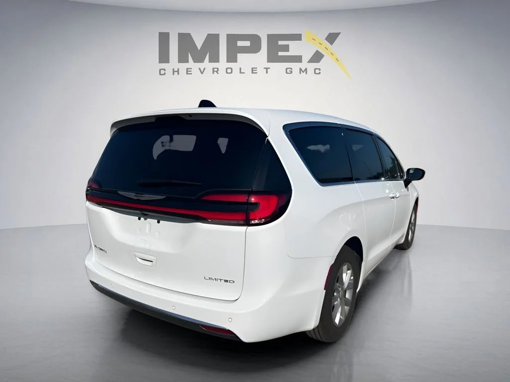 Used 2026 White Chrysler Limited image 4
