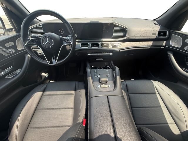 Used 2025  Mercedes-Benz GLS 450 image 12