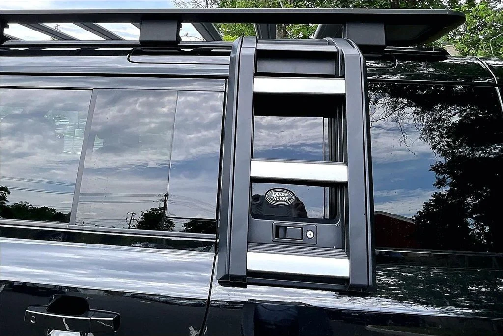 Used 2023 Santorini Black Metallic Land Rover Standard image 28
