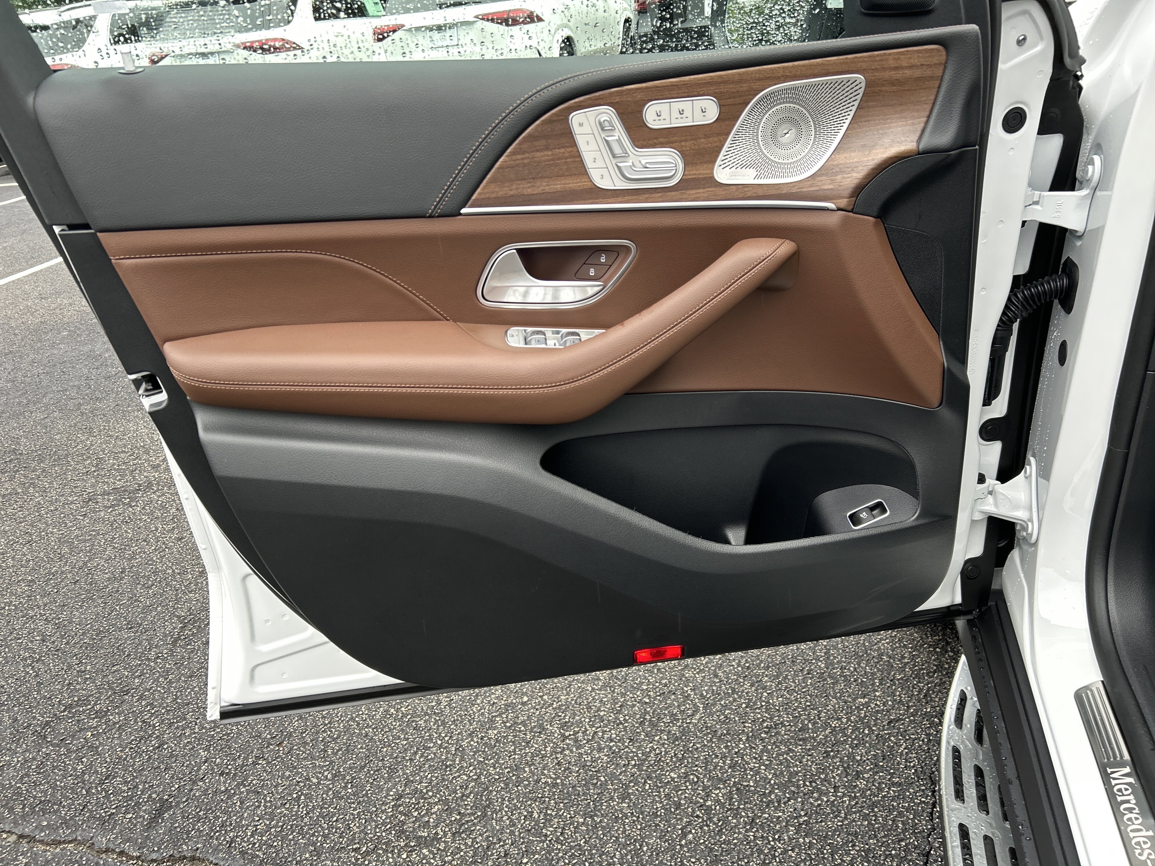 New 2026 MANUFAKTUR Moonlight White Metallic Mercedes-Benz GLE 450 4MATIC® SUV image 15
