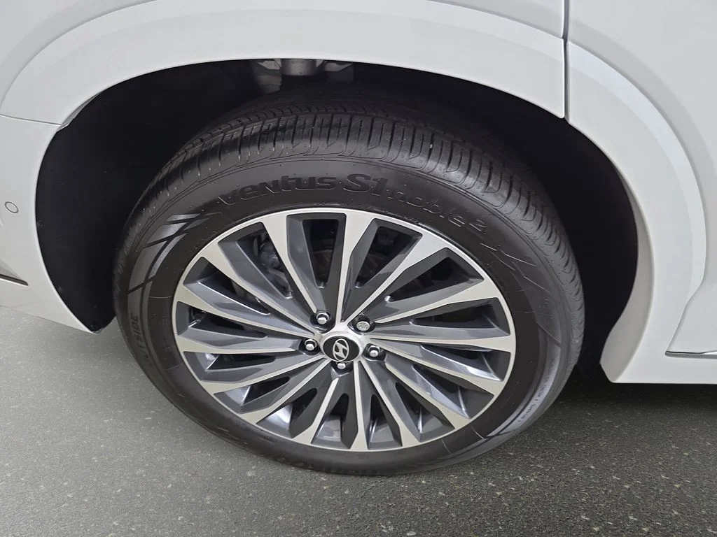 Used 2025 White Hyundai Calligraphy image 32