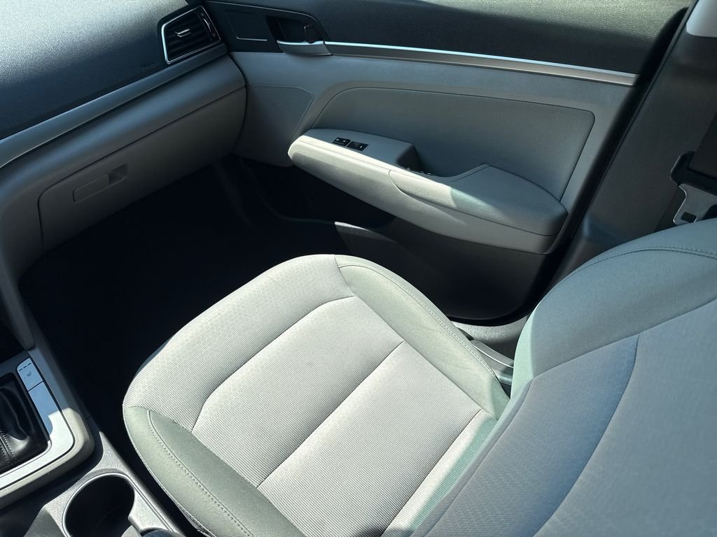Used 2017 Silver Hyundai SE image 14