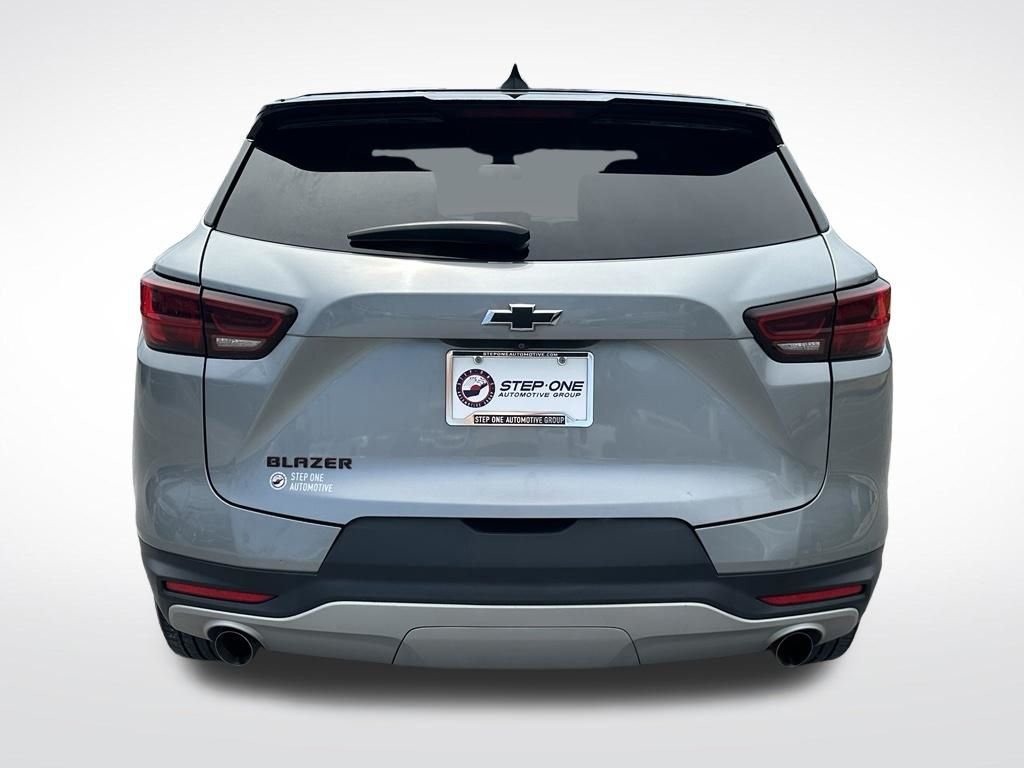 Used 2023 Gray Chevrolet LT image 5