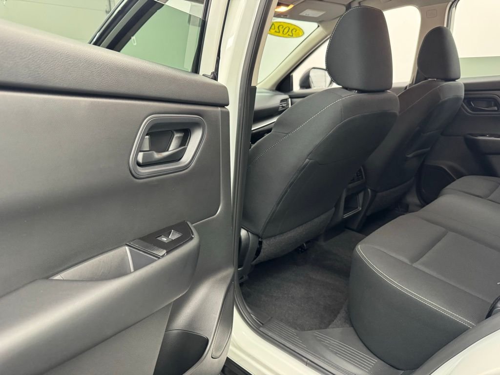 Used 2024 Glacier White Nissan S image 34