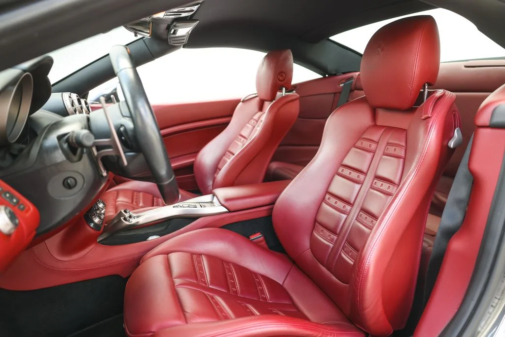 Used 2010 Silver Ferrari Base image 33