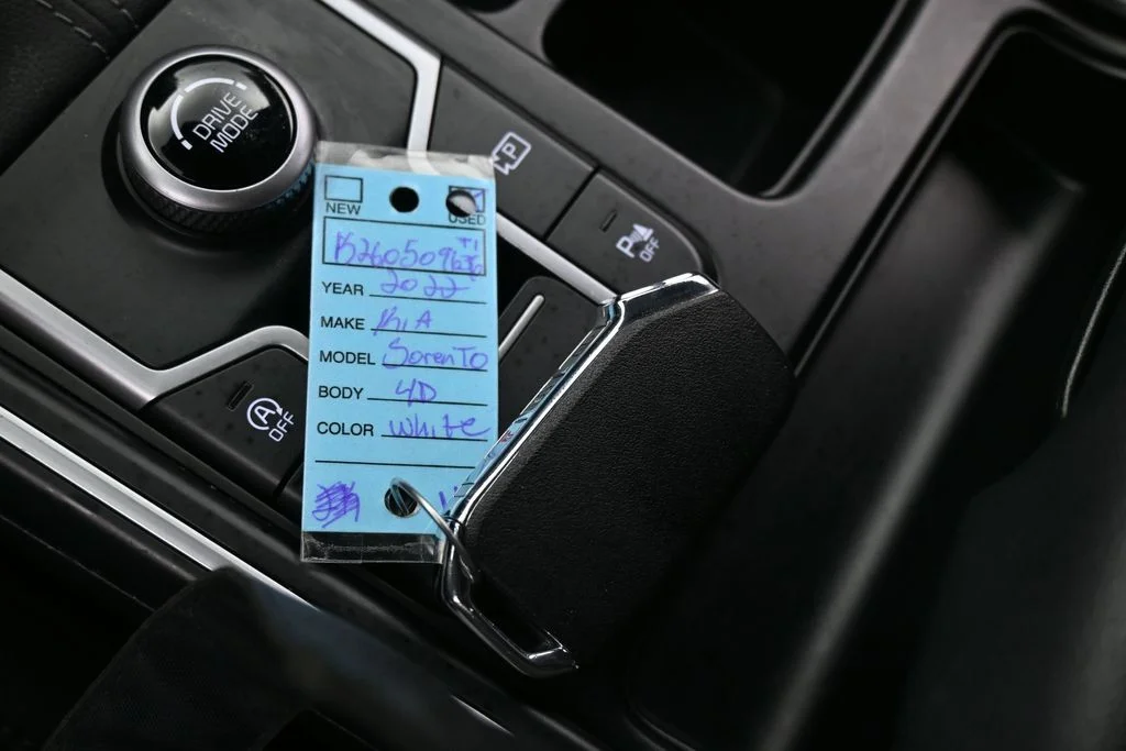 Used 2022 Glacial White Pearl Kia EX image 25