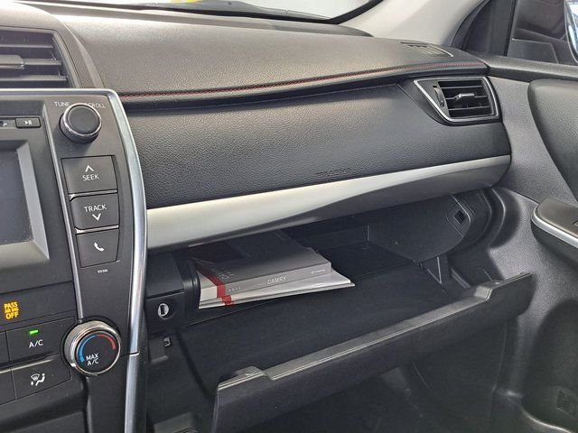 Used 2015 Silver Toyota SE image 17