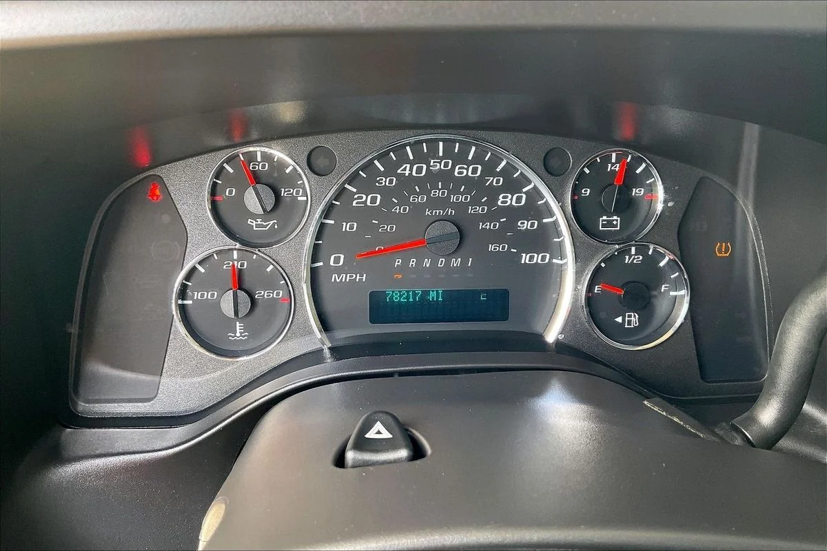 Used 2023  Chevrolet RWD 2500 Regular Wheelbase WT image 12