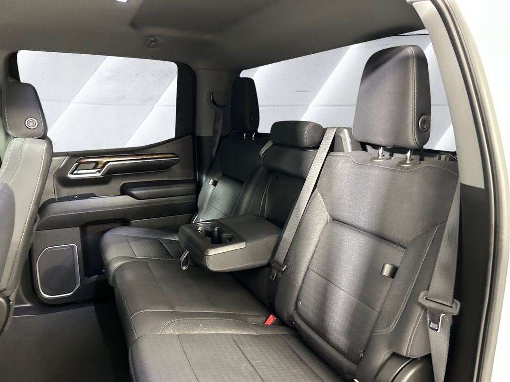 Used 2023 White GMC Elevation image 18