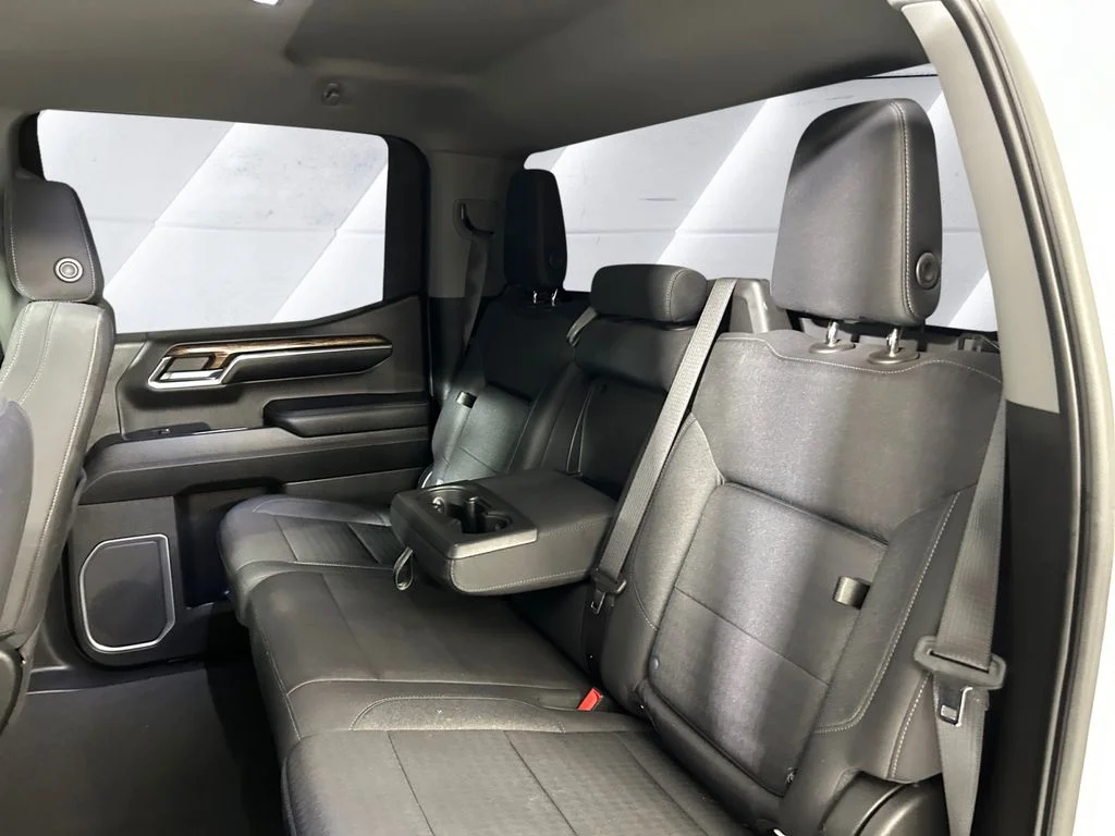 Used 2023 White GMC Elevation image 18