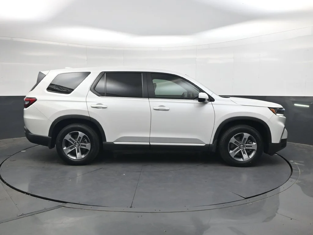 Certified Used 2025 Platinum White Pearl Honda EX-L image 48