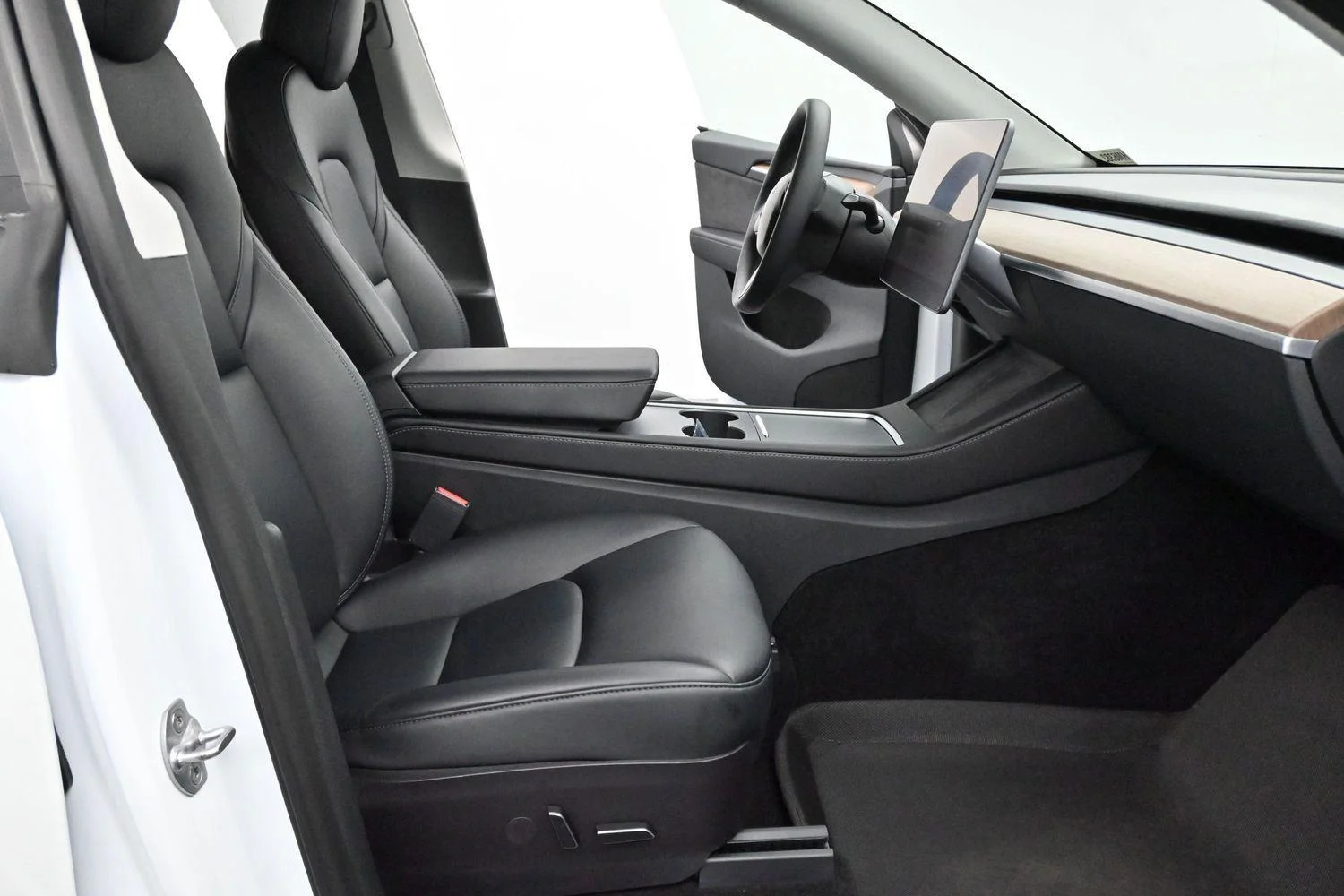 Used 2023  Tesla Performance image 27