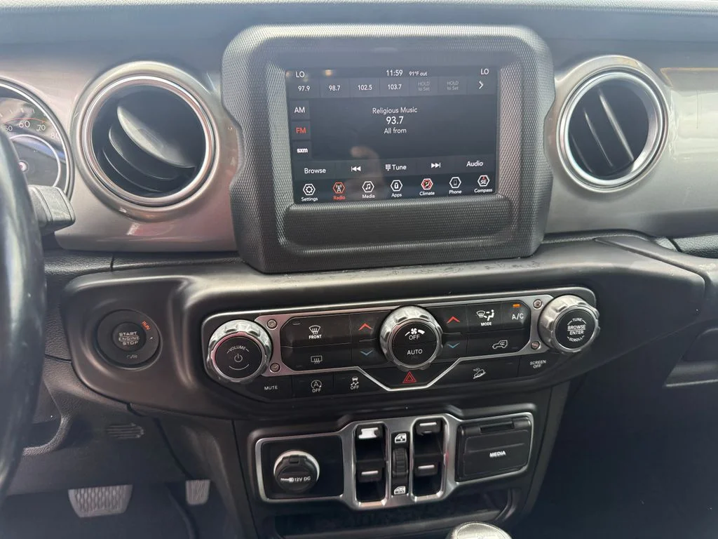 Used 2020 White Jeep Unlimited Sahara image 10