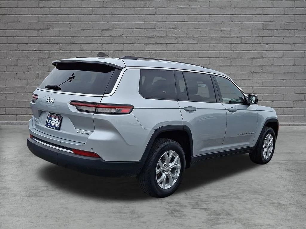 Used 2023 Silver Zynith Jeep Limited image 12