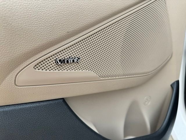 Used 2018 White Hyundai SEL Plus image 28