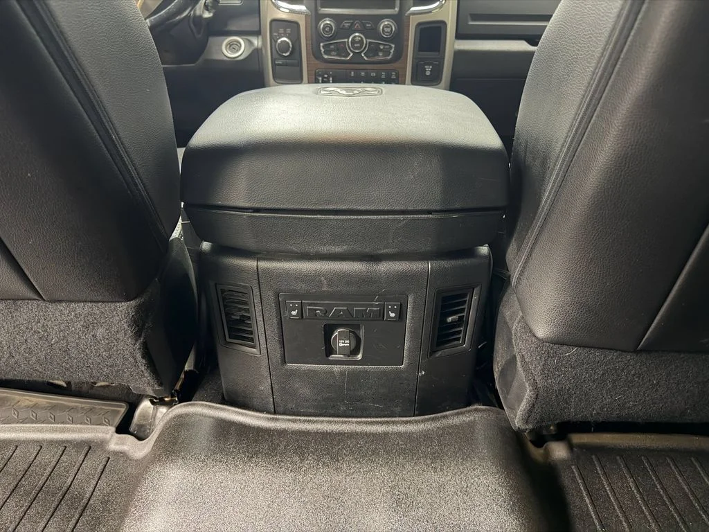 Used 2016 Brilliant Black Crystal Pearlcoat Ram Laramie image 28