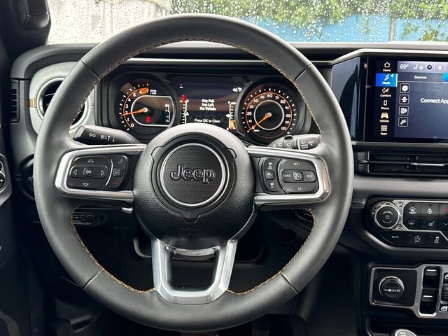 Used 2025 Granite Crystal Metallic Clearcoat Jeep Sahara image 20