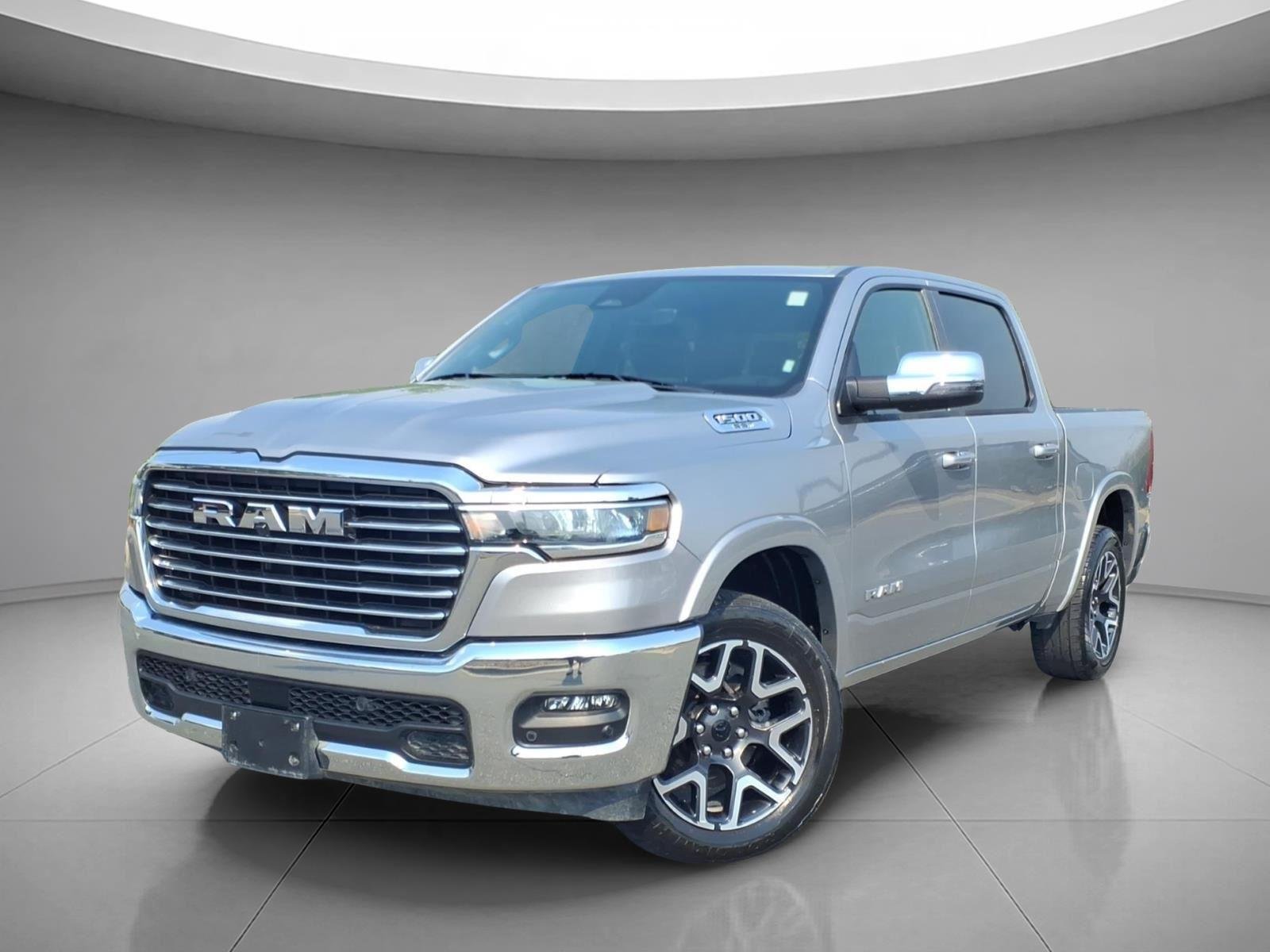 2025 RAM 1500 Laramie 4x4 Crew Cab 5'7's photo