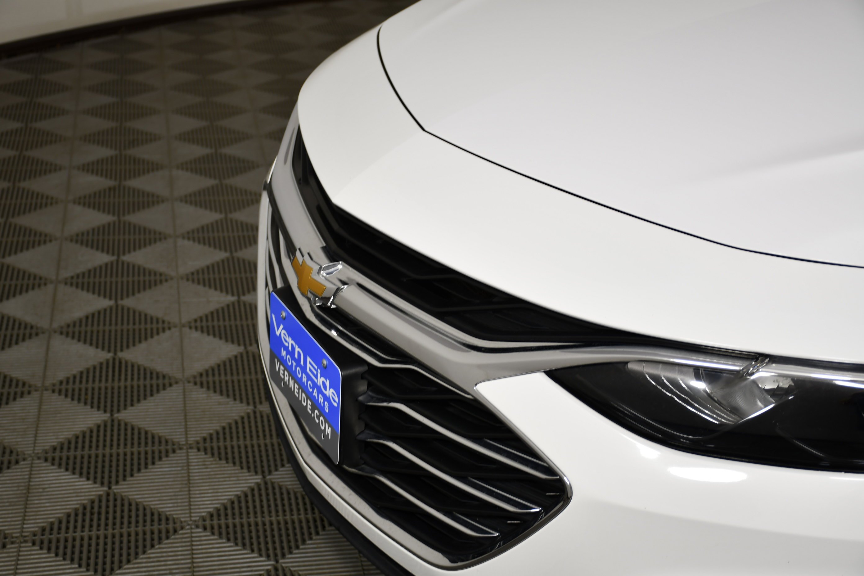 Used 2024 Summit White Chevrolet LT image 11