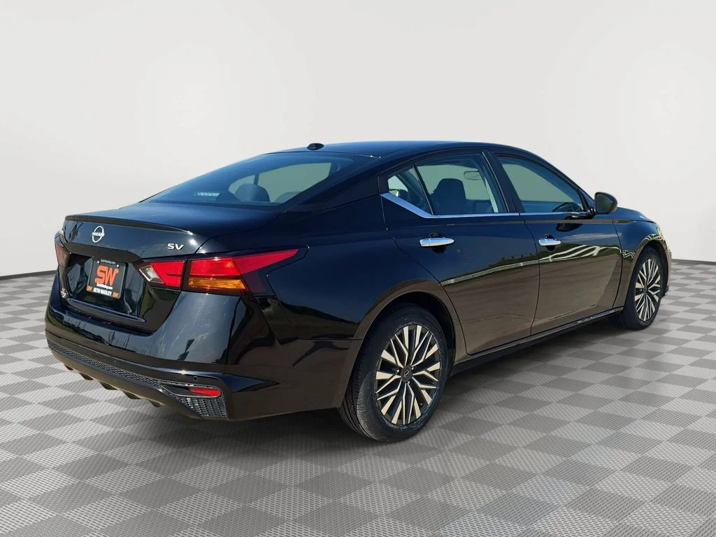 Used 2024  Nissan 2.5 SV image 6