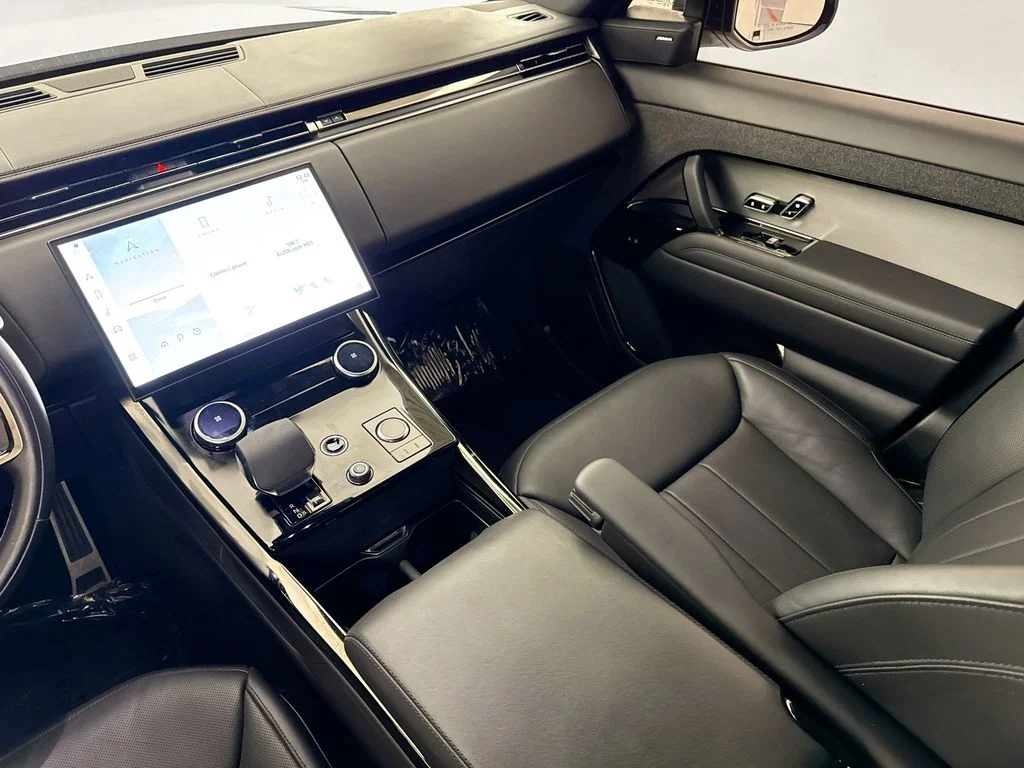Certified Used 2023 White Land Rover SE Dynamic image 24